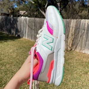 NEW BALANCE 997H TENNIS SHOES